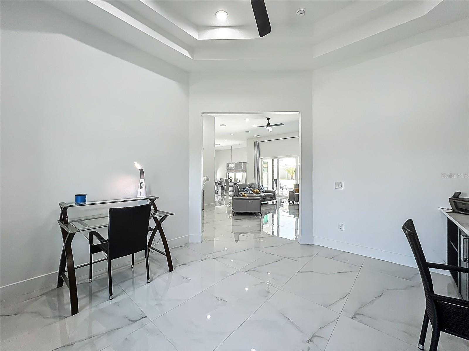 Image 8 of 59 For 601 Green Briar Boulevard