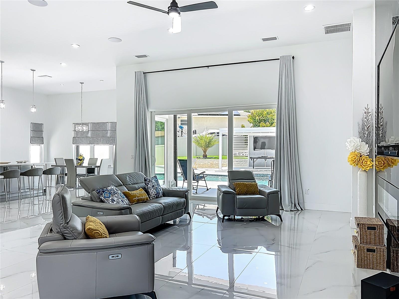 Image 9 of 59 For 601 Green Briar Boulevard