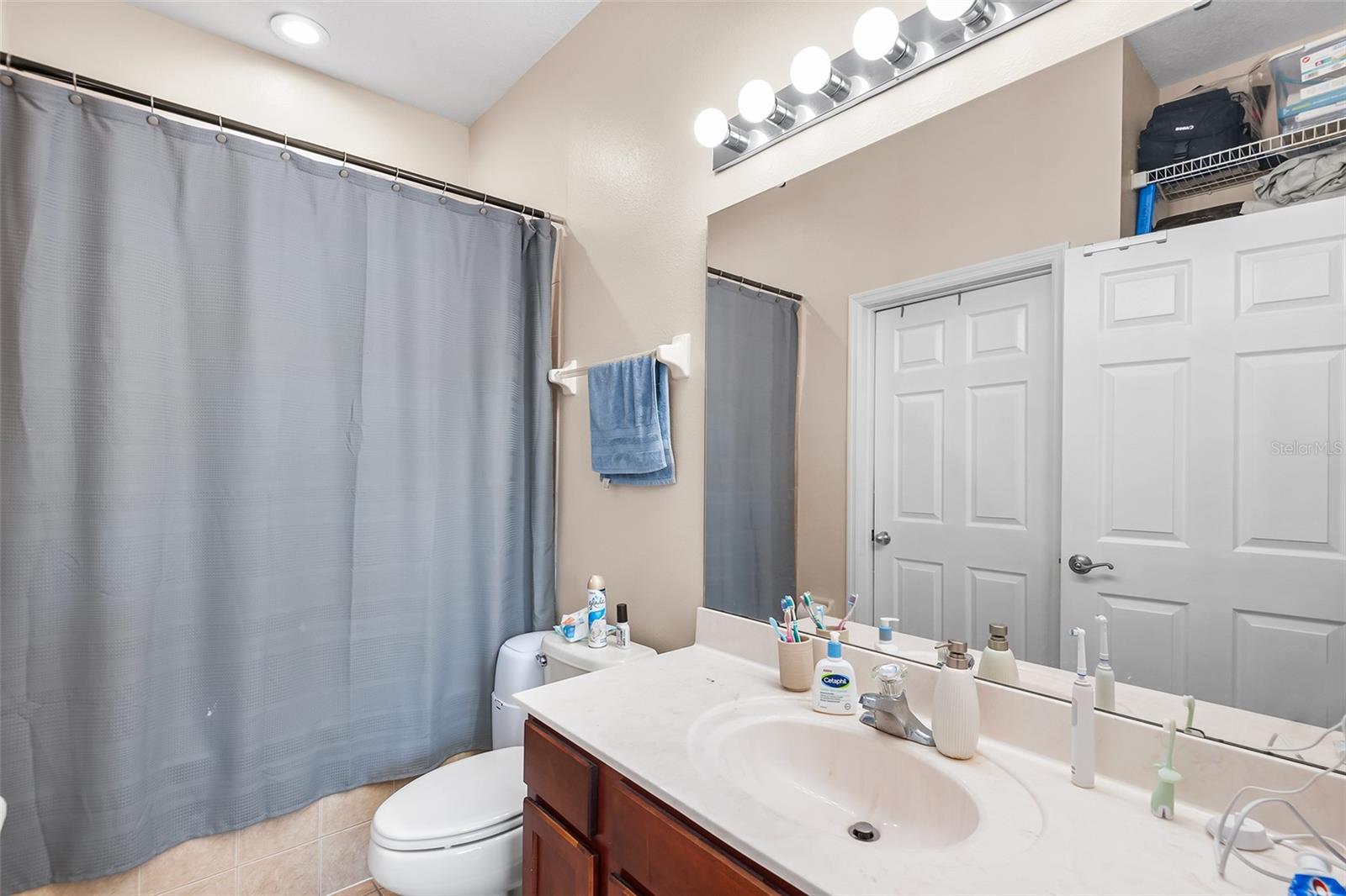 Image 6 of 13 For 10077 Moorshire Circle