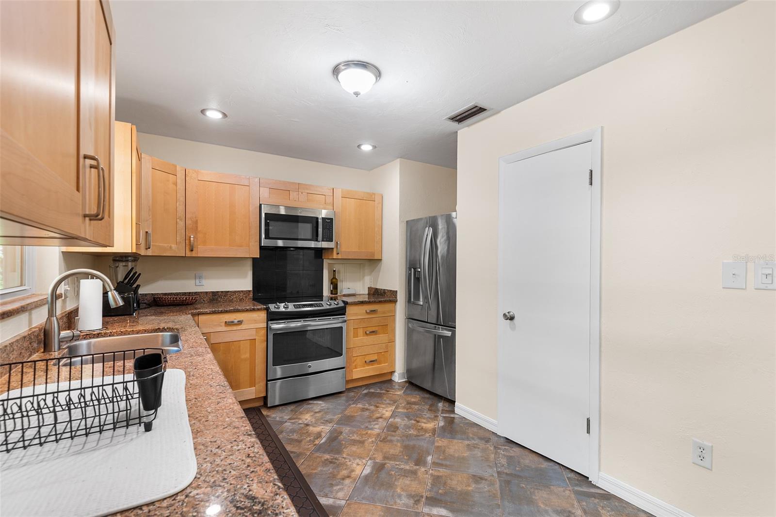 Image 10 of 21 For 2922 68th Lane