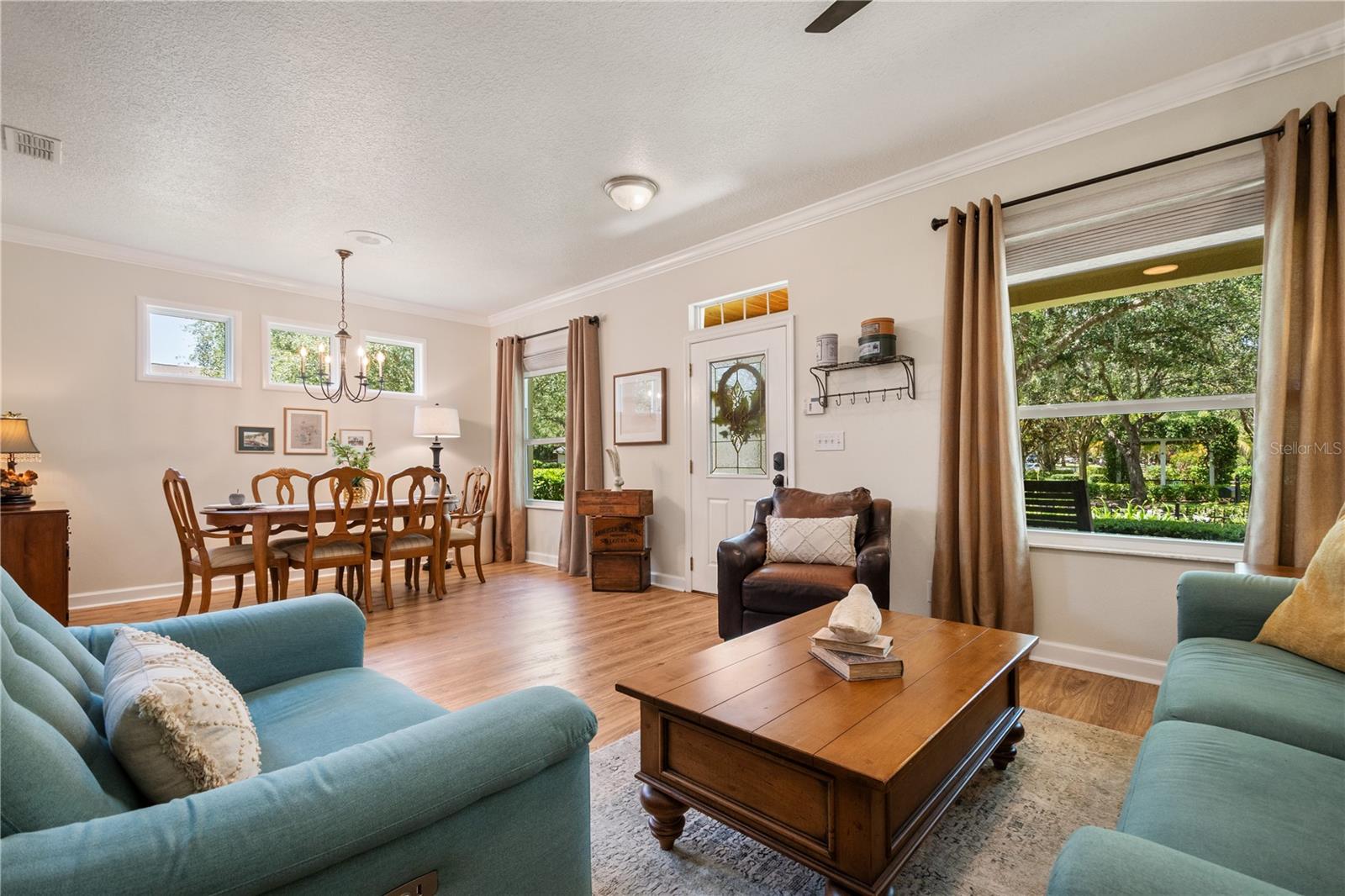 Image 15 of 94 For 402 Lake Victoria Circle