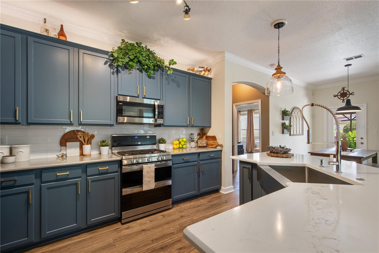 Image 33 of 94 For 402 Lake Victoria Circle