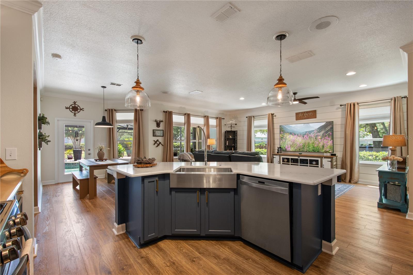 Image 34 of 94 For 402 Lake Victoria Circle
