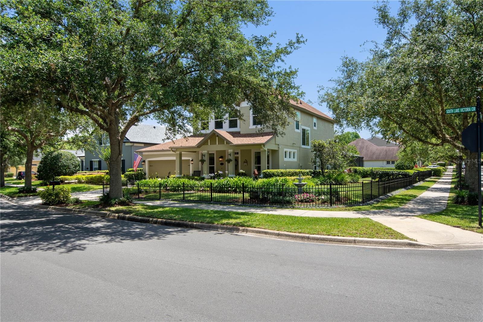 Image 4 of 94 For 402 Lake Victoria Circle