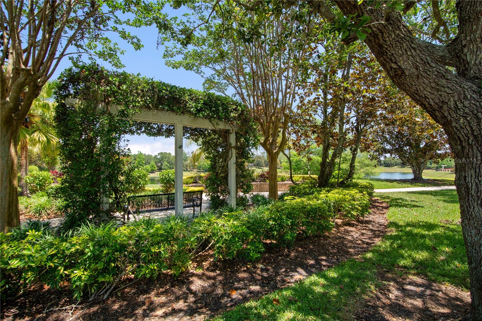 Image 7 of 94 For 402 Lake Victoria Circle