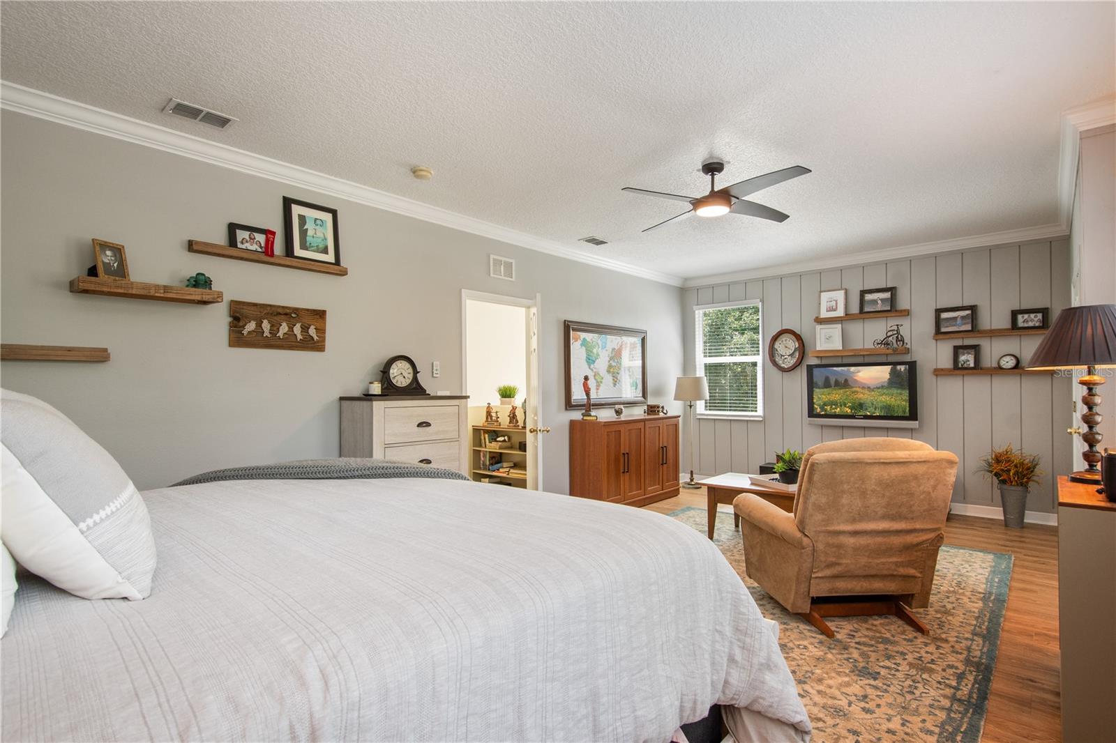 Image 73 of 94 For 402 Lake Victoria Circle