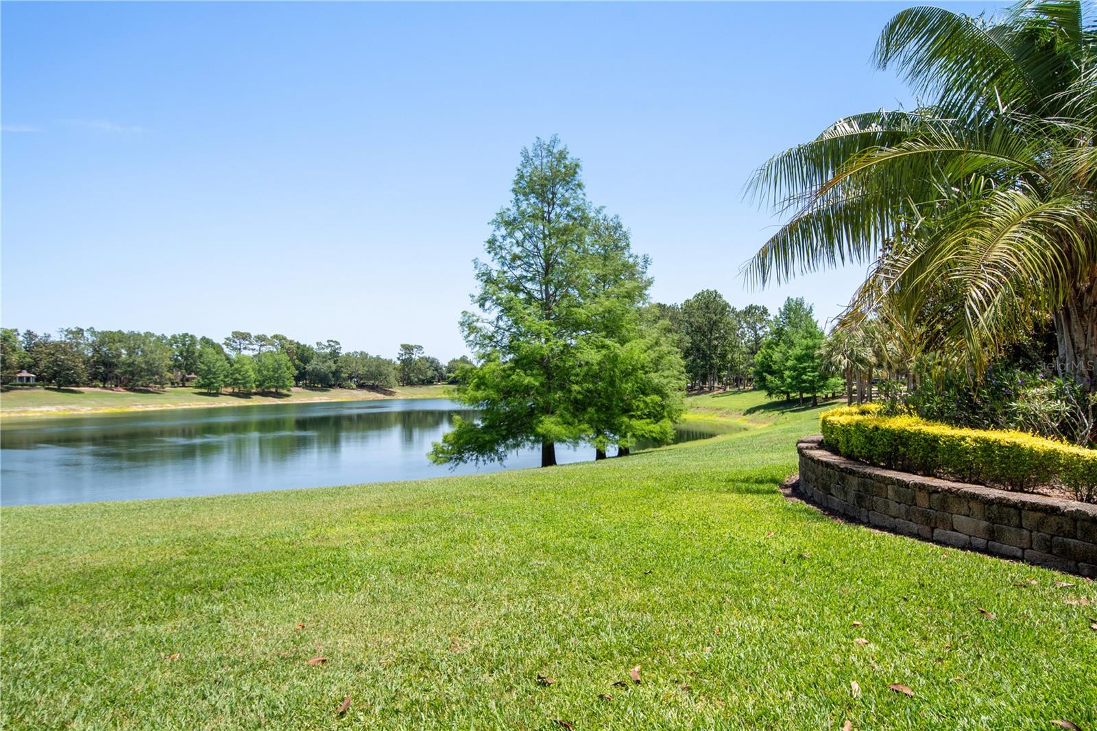 Image 8 of 94 For 402 Lake Victoria Circle
