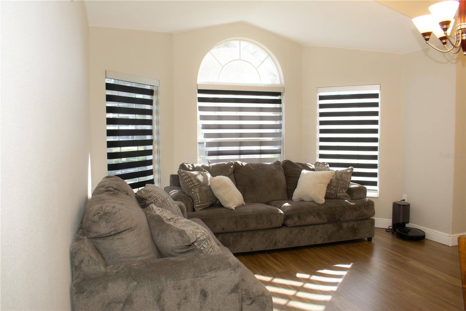 Image 11 of 54 For 149 Southampton Drive