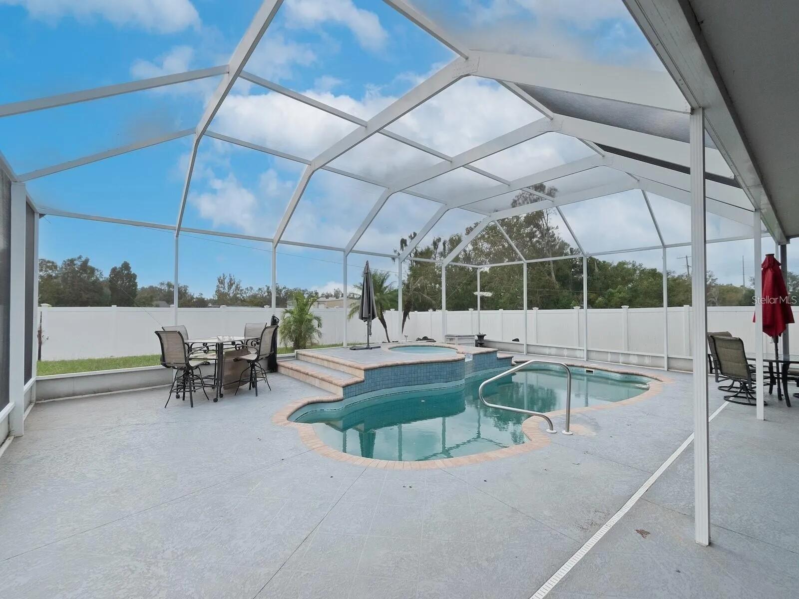 Image 18 of 19 For 2115 Valrico Heights Boulevard