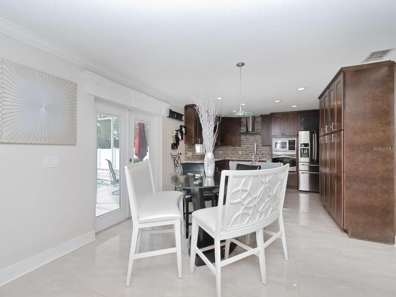 Image 9 of 19 For 2115 Valrico Heights Boulevard