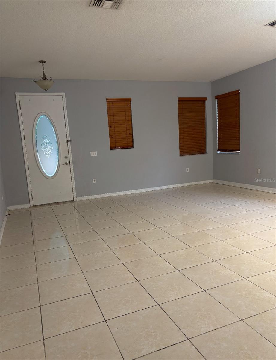 Image 4 of 18 For 10253 Stratford Pointe Avenue