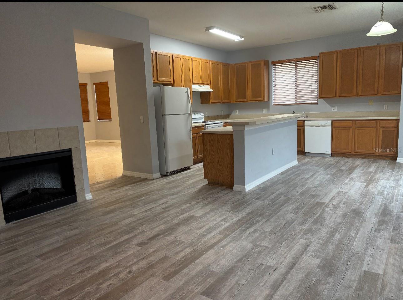 Image 5 of 18 For 10253 Stratford Pointe Avenue
