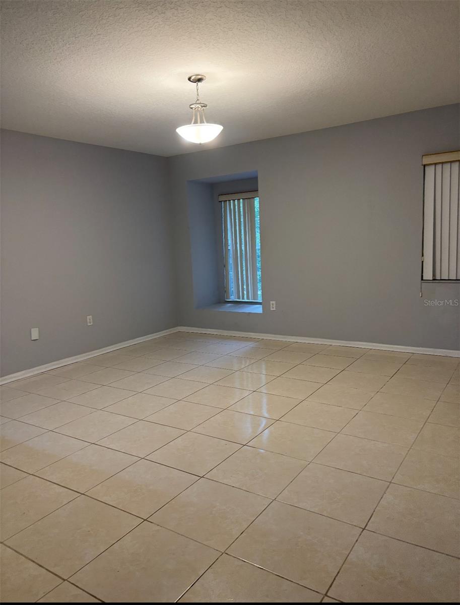 Image 8 of 18 For 10253 Stratford Pointe Avenue
