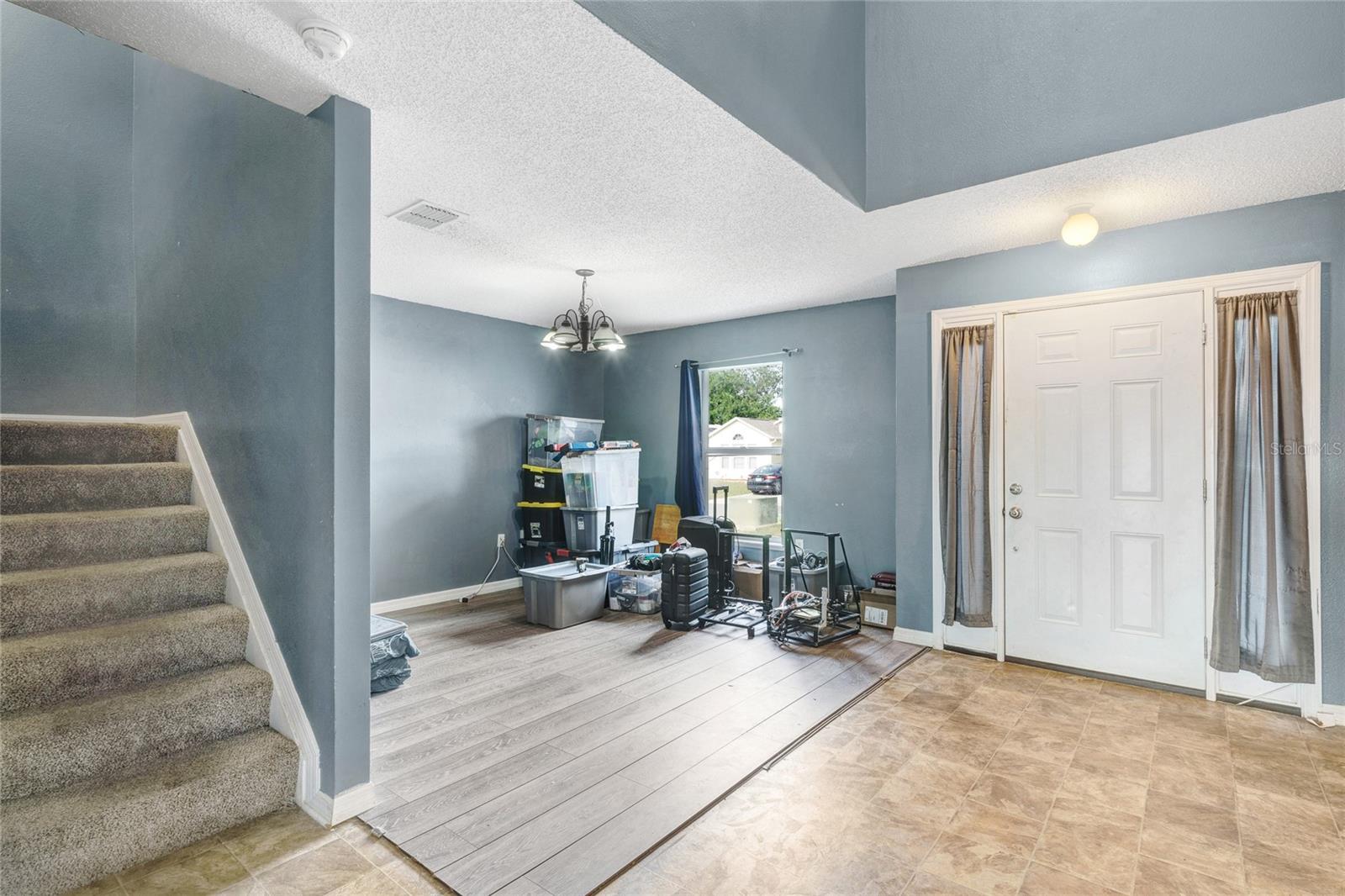 Image 4 of 15 For 125 Vervain Avenue