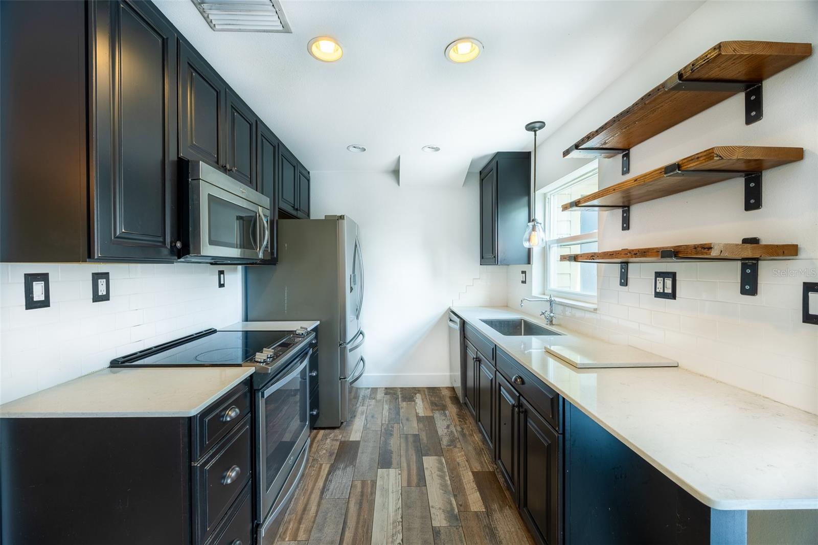 Image 4 of 13 For 3104 Harrison Avenue C17