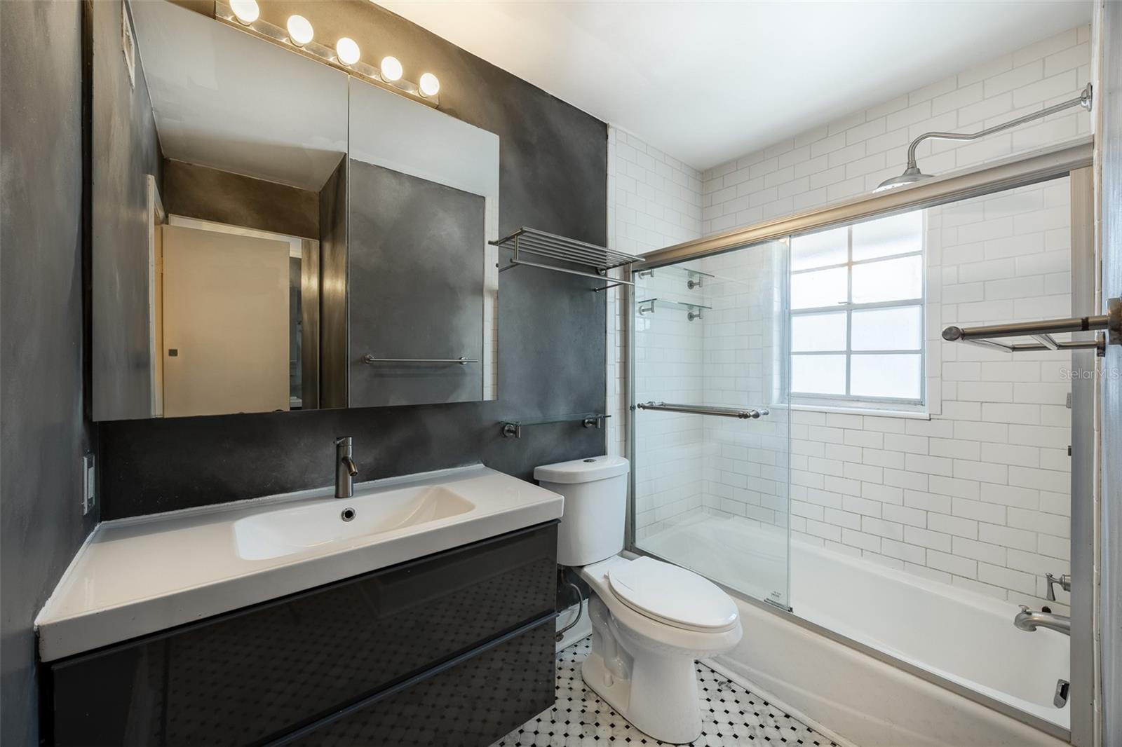Image 6 of 13 For 3104 Harrison Avenue C17