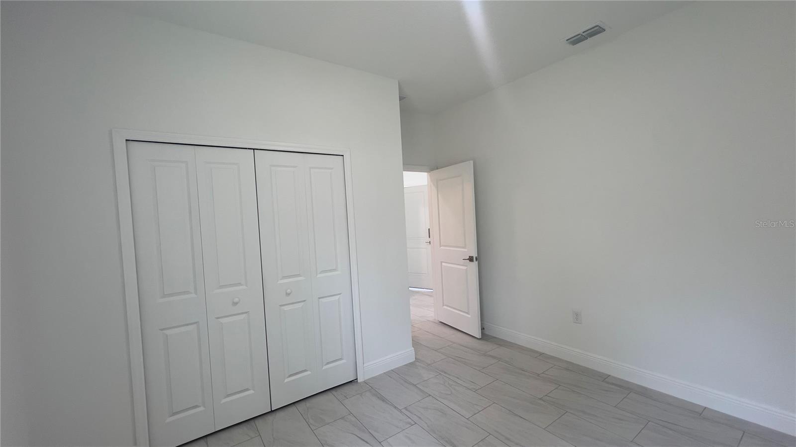 Listing photo id 10 for 3315 Montgomery Lane