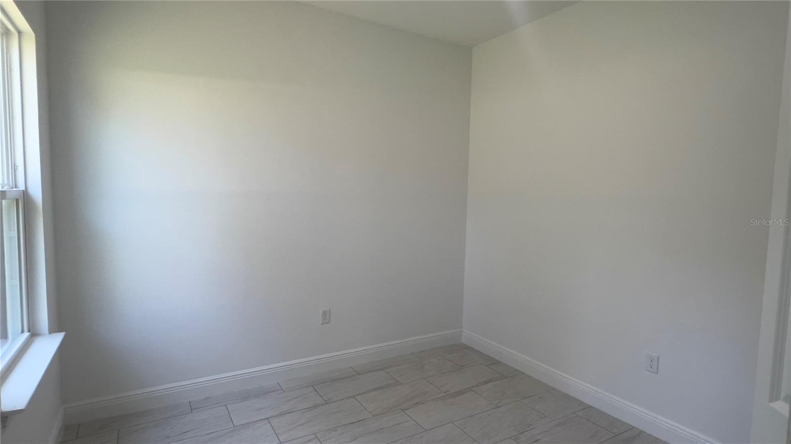Listing photo id 13 for 3315 Montgomery Lane