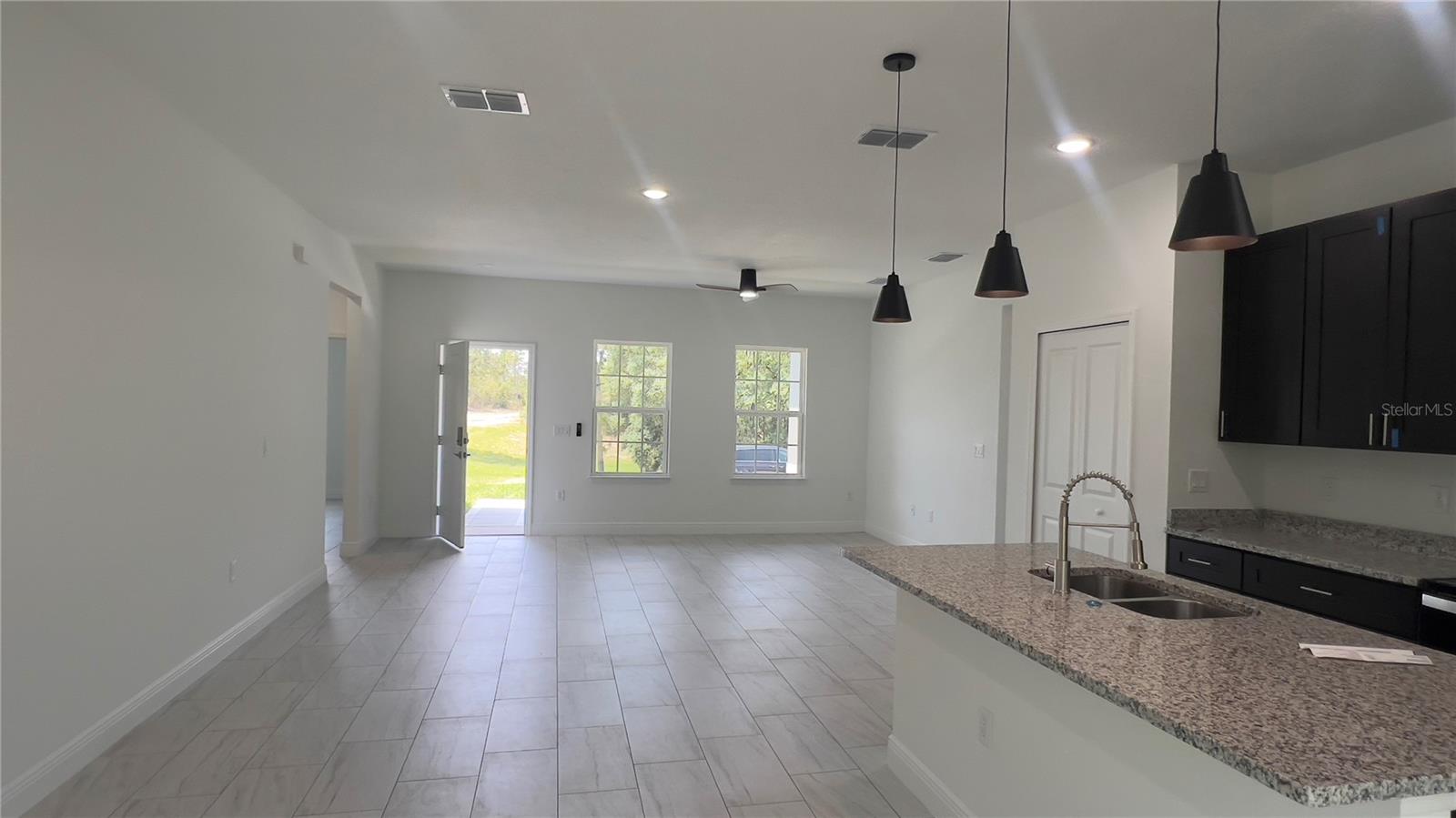 Listing photo id 14 for 3315 Montgomery Lane