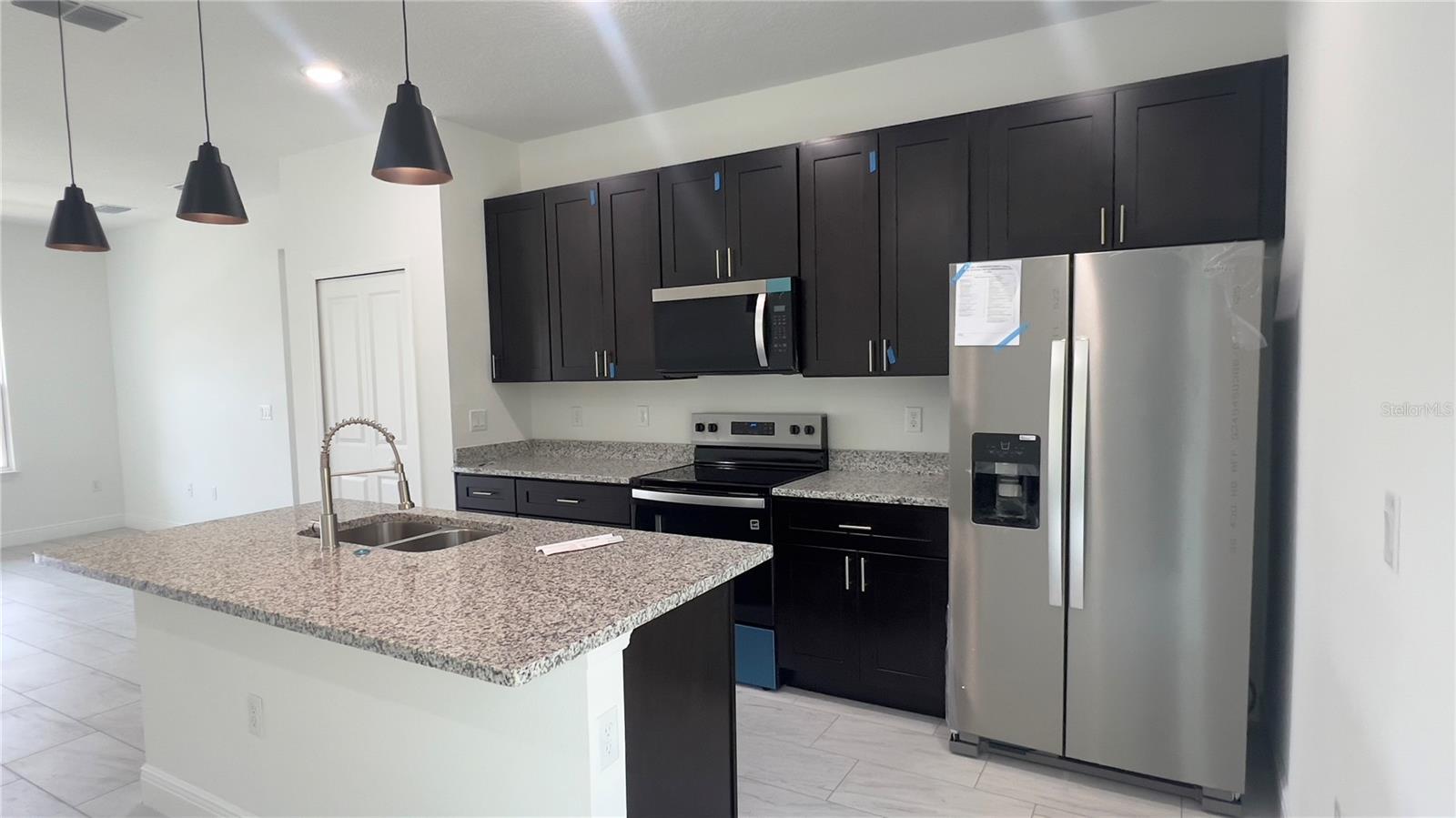 Listing photo id 15 for 3315 Montgomery Lane