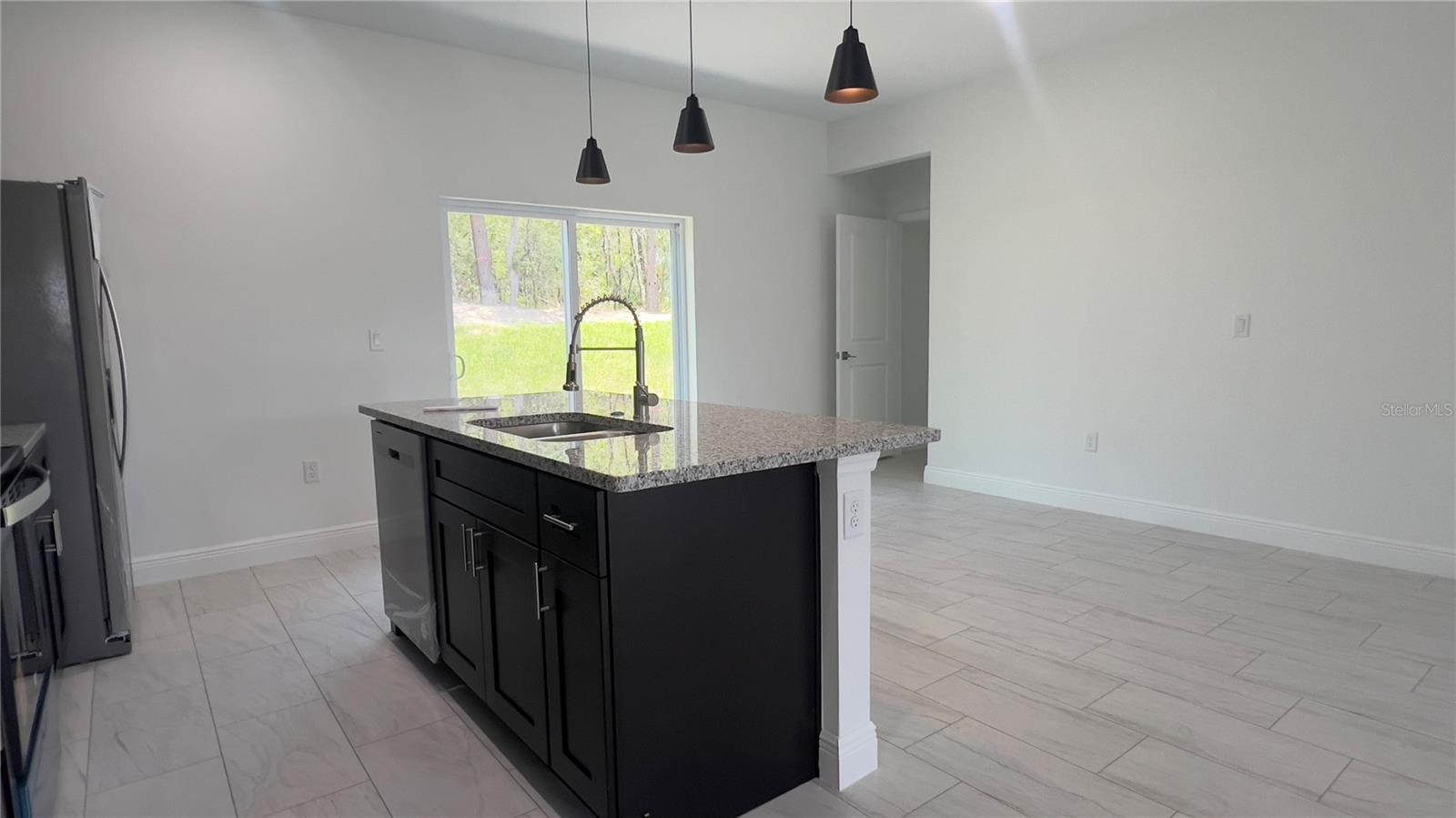 Listing photo id 17 for 3315 Montgomery Lane