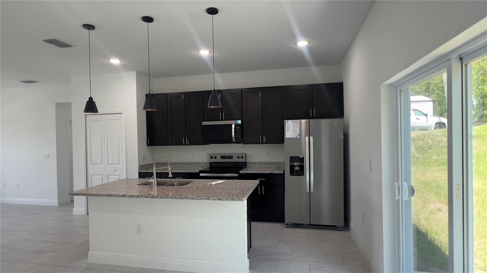 Listing photo id 21 for 3315 Montgomery Lane