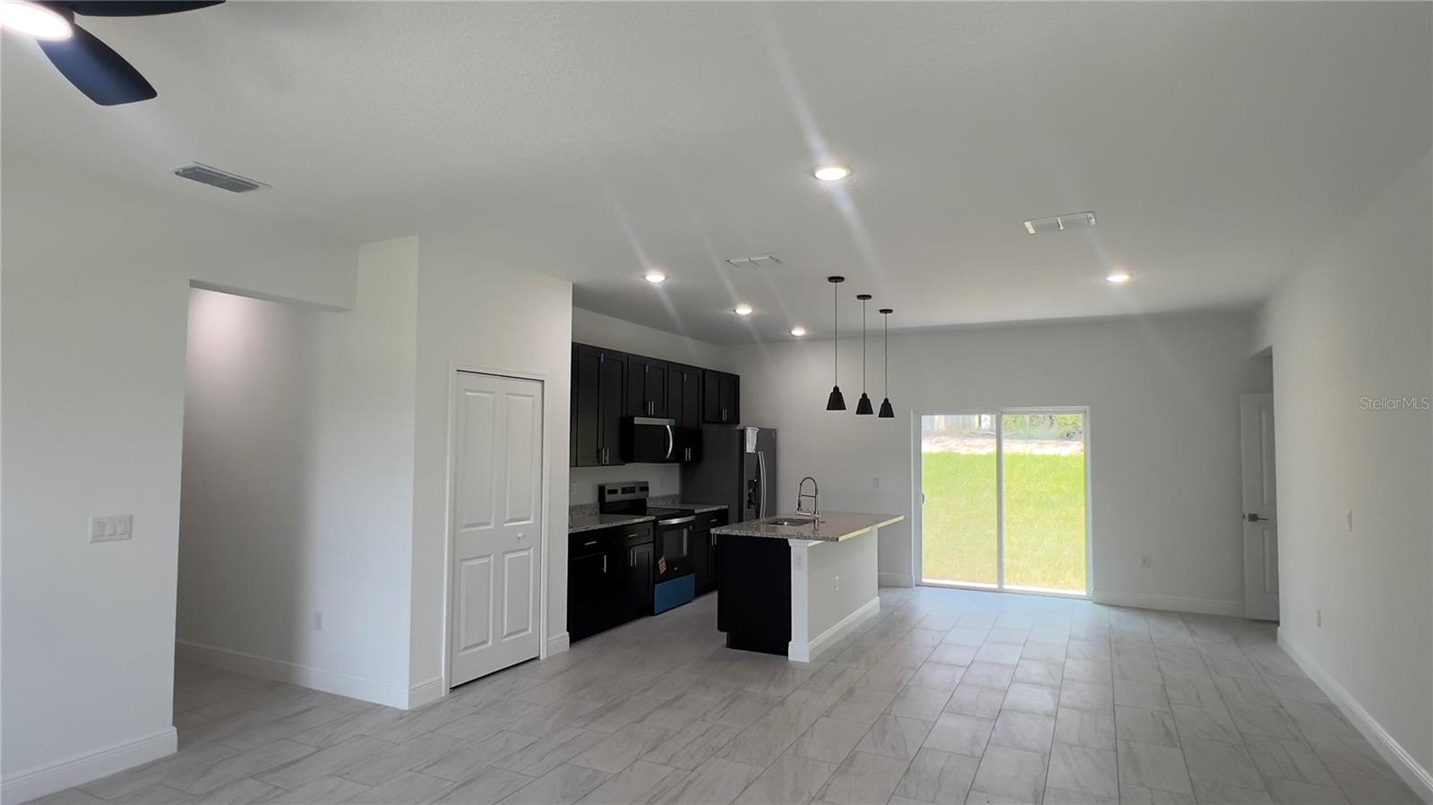 Listing photo id 23 for 3315 Montgomery Lane