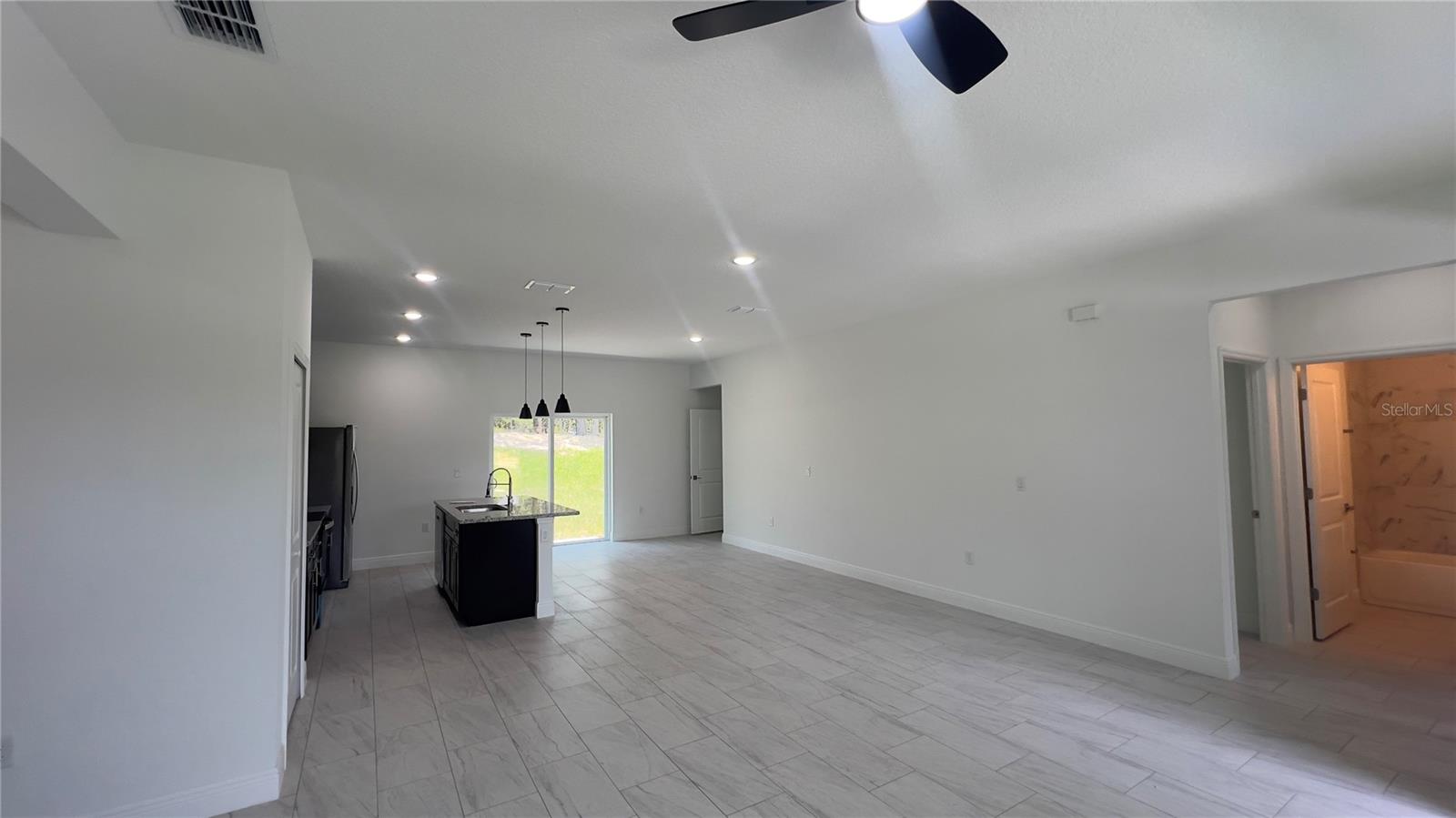 Listing photo id 25 for 3315 Montgomery Lane
