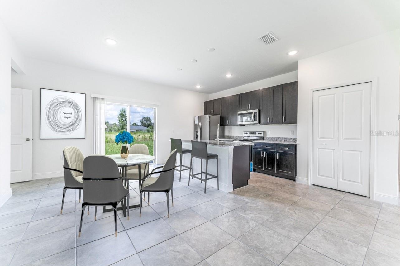 Listing photo id 2 for 3315 Montgomery Lane