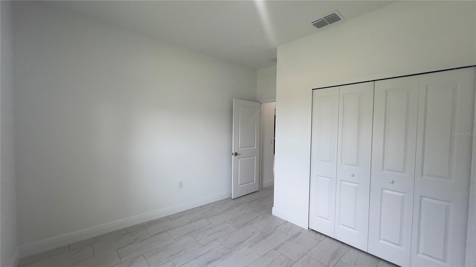 Listing photo id 6 for 3315 Montgomery Lane