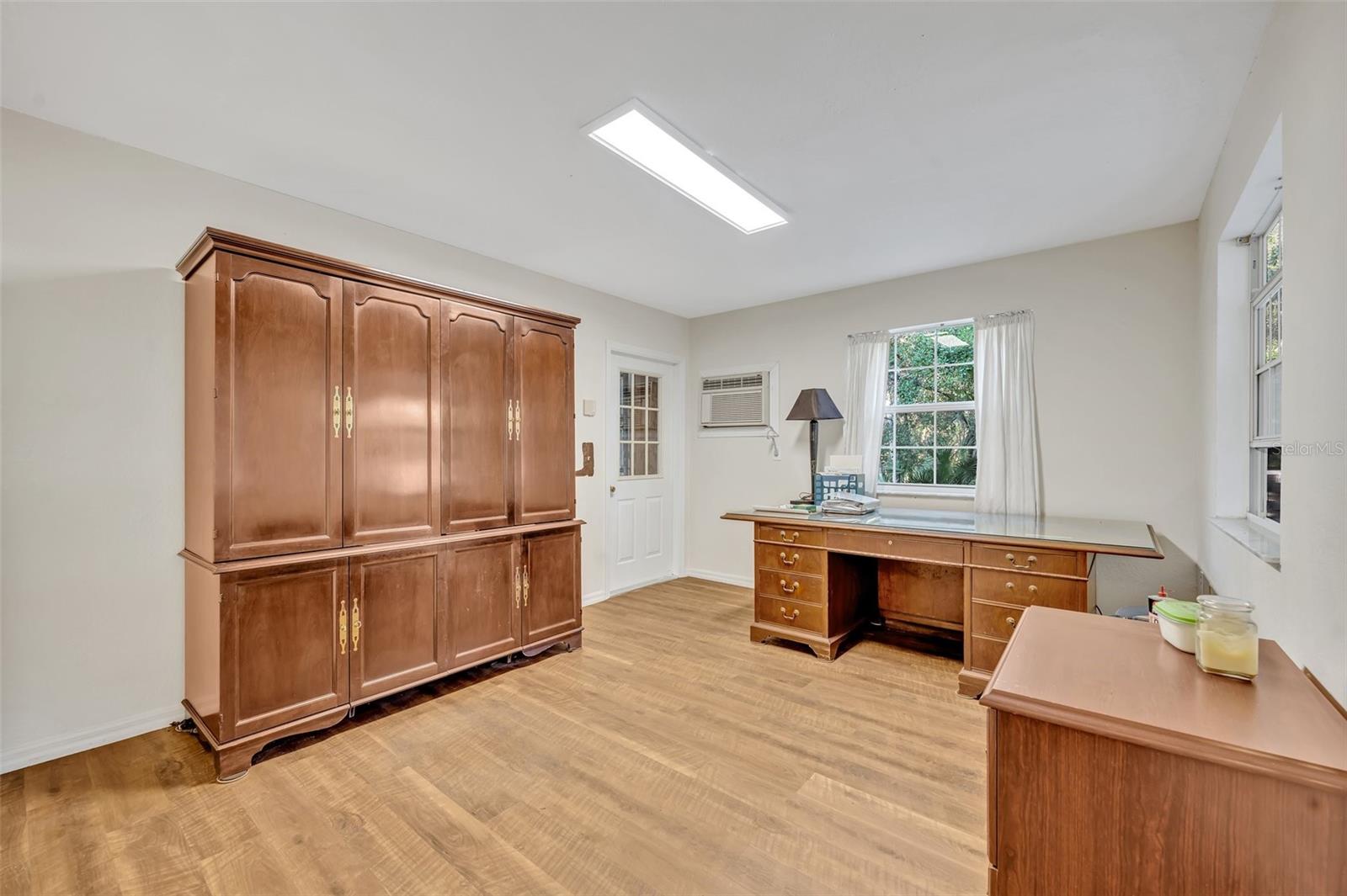 Image 33 of 40 For 595 Seminole Woods Boulevard