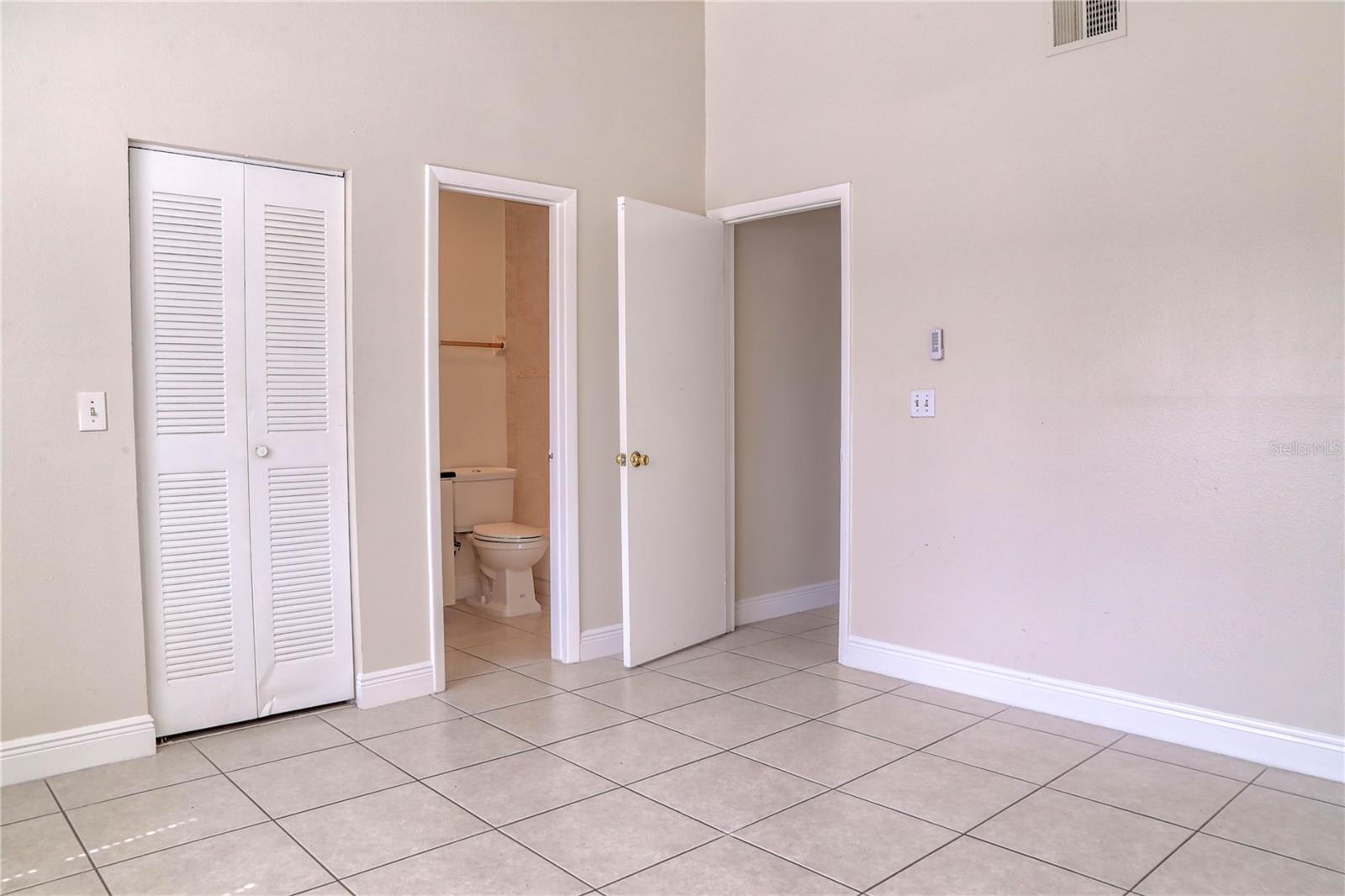 Image 11 of 18 For 2536 Woodgate Boulevard 202