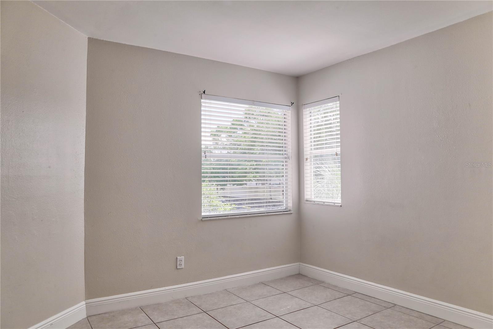 Image 14 of 18 For 2536 Woodgate Boulevard 202