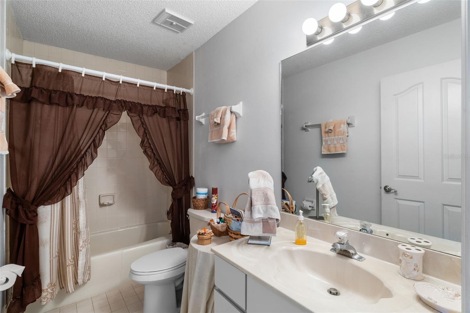 Image 20 of 32 For 4019 Lake Mirage Boulevard