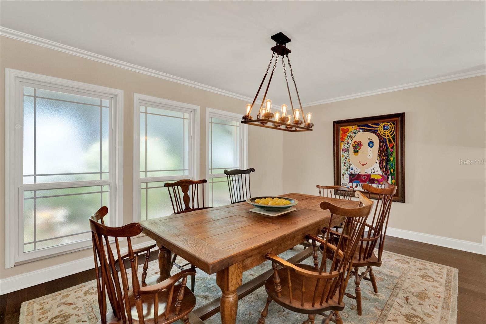 Listing photo id 8 for 1390 Yellow Pine Court