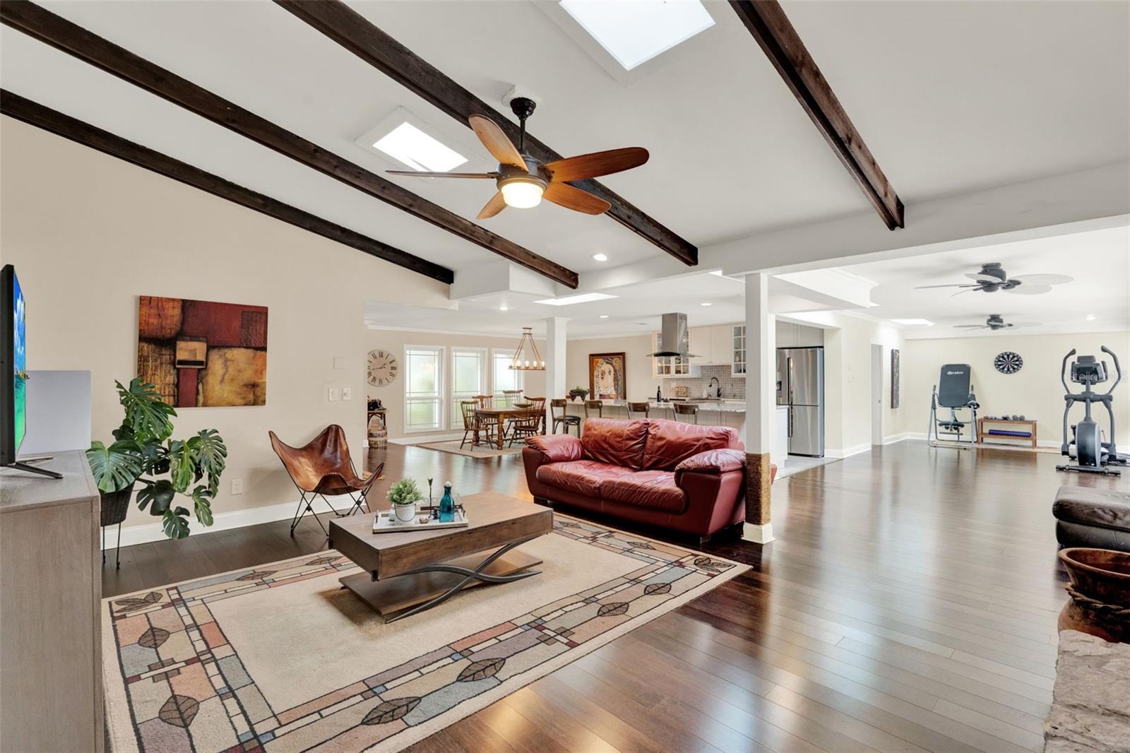 Listing photo id 13 for 1390 Yellow Pine Court