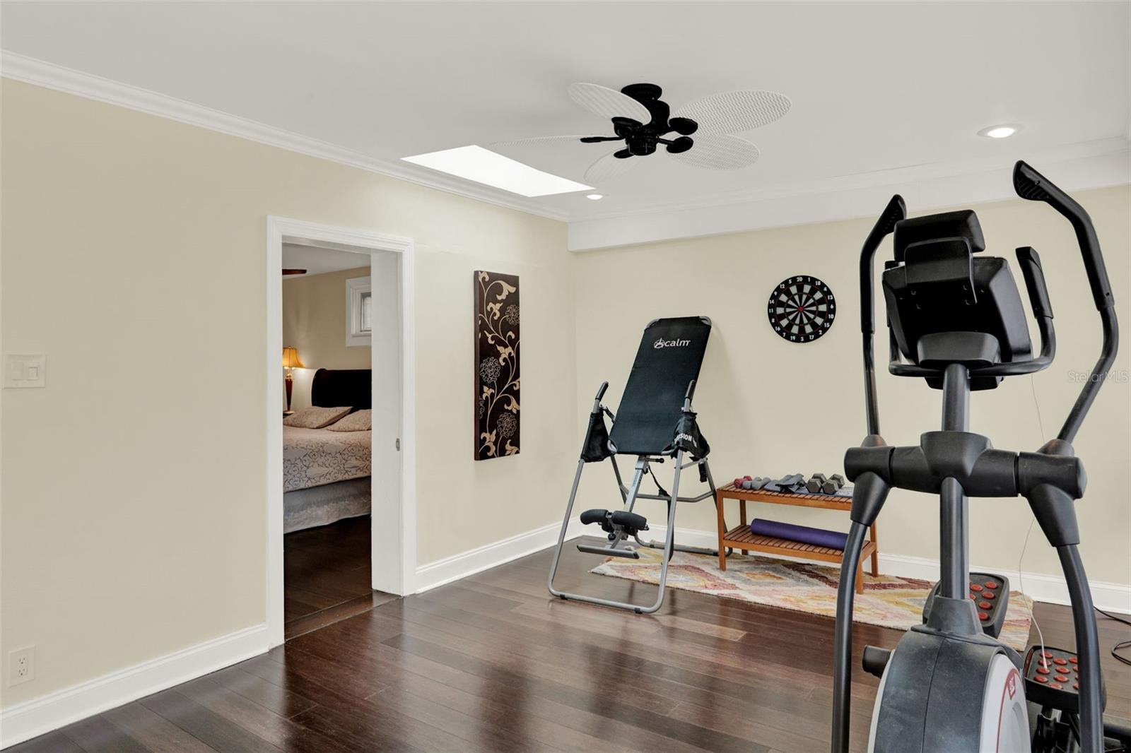 Listing photo id 16 for 1390 Yellow Pine Court