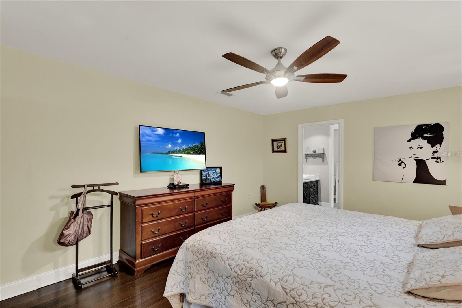 Listing photo id 18 for 1390 Yellow Pine Court