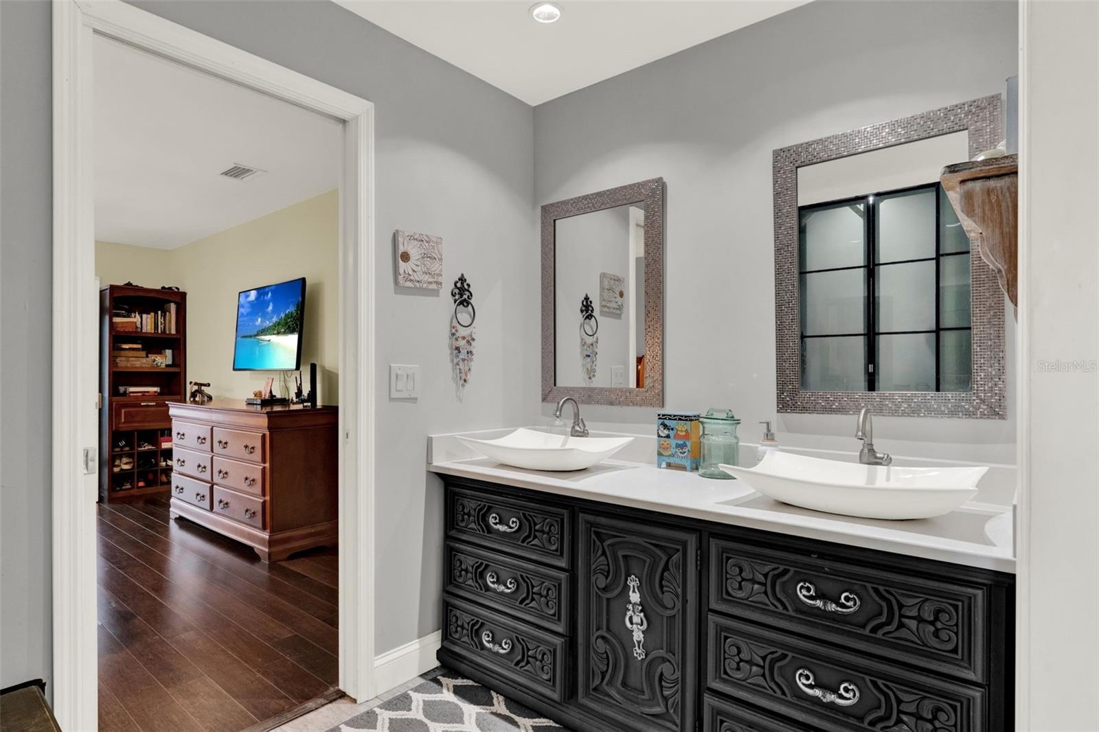 Listing photo id 21 for 1390 Yellow Pine Court