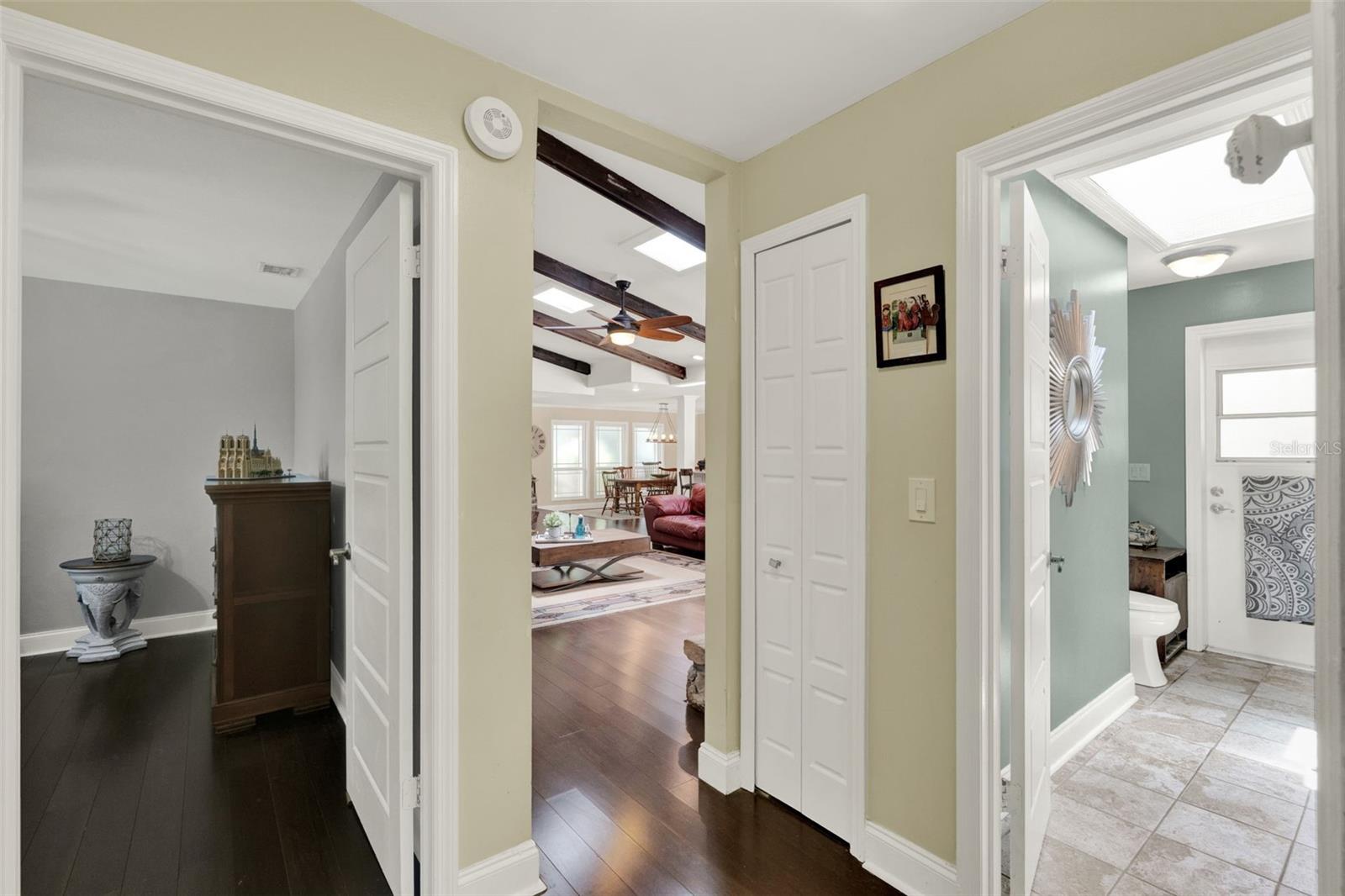 Listing photo id 33 for 1390 Yellow Pine Court