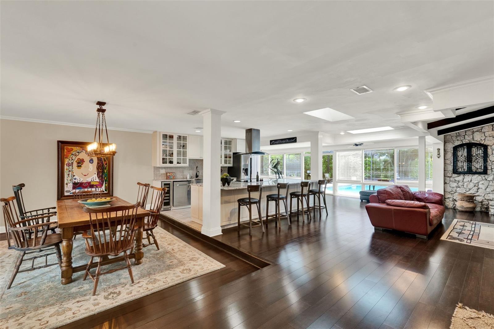 Listing photo id 2 for 1390 Yellow Pine Court