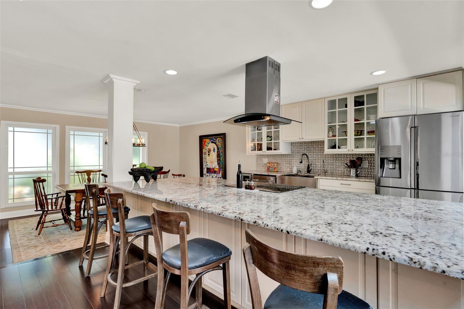 Listing photo id 5 for 1390 Yellow Pine Court