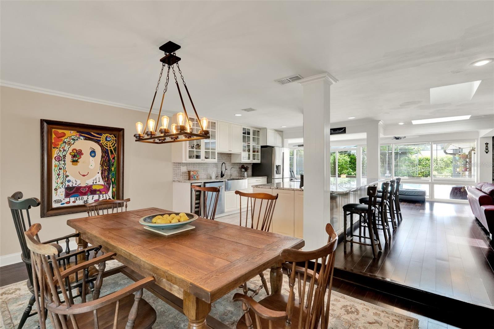 Listing photo id 7 for 1390 Yellow Pine Court