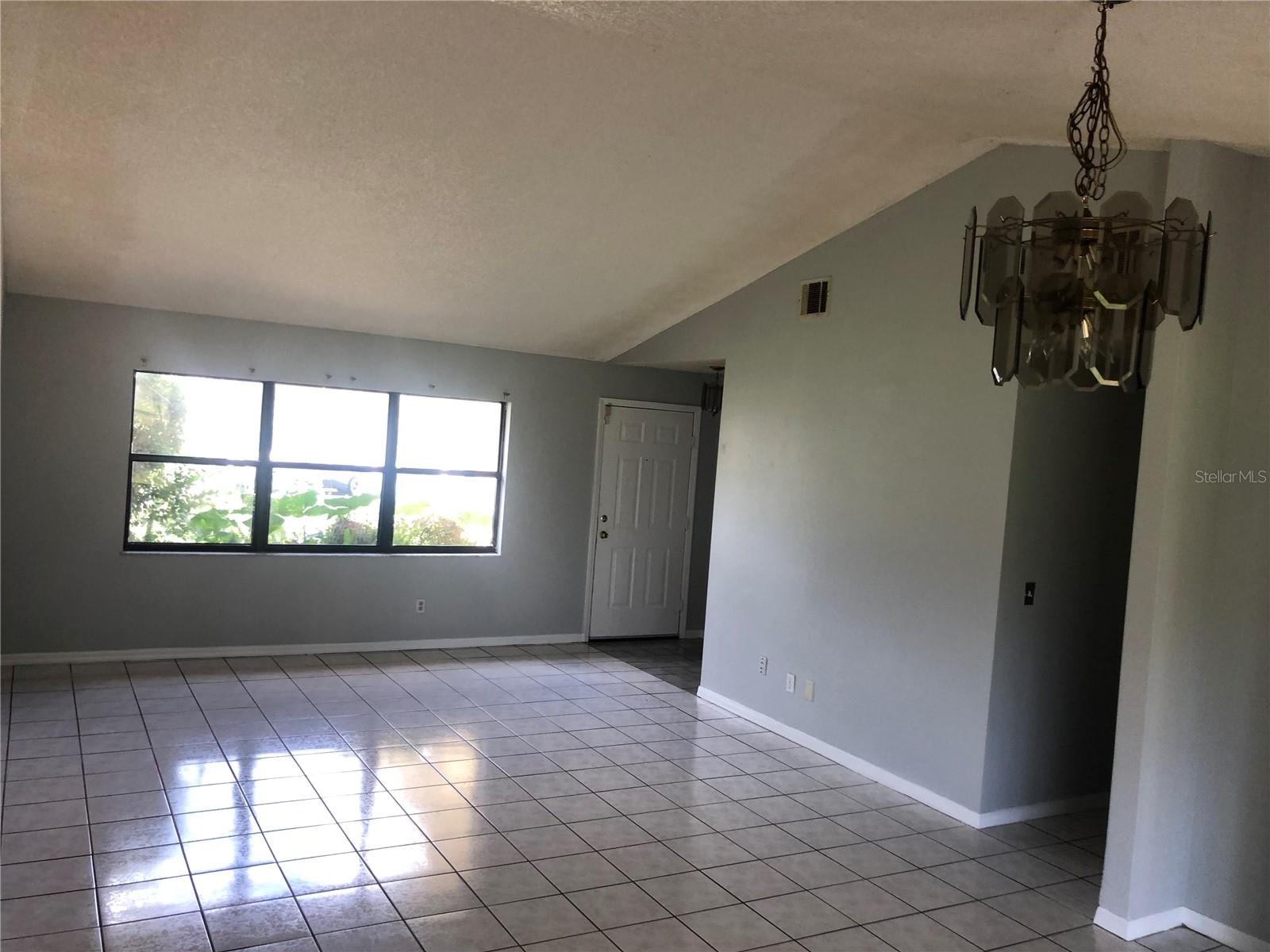 Image 19 of 37 For 11218 Crystal Glen Boulevard