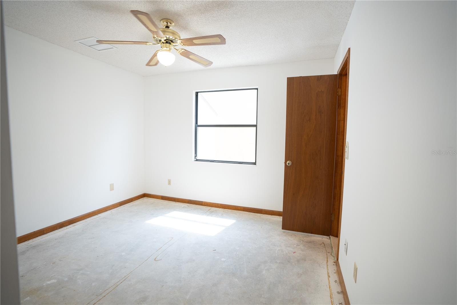 Image 16 of 27 For 14180 Hampton Falls Drive N