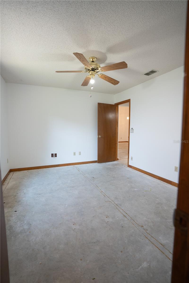 Image 17 of 27 For 14180 Hampton Falls Drive N