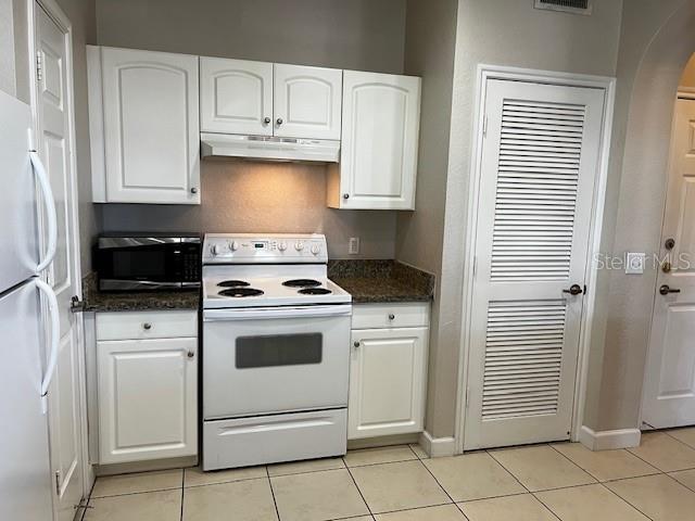 Image 43 of 94 For 860 Orange Avenue 167