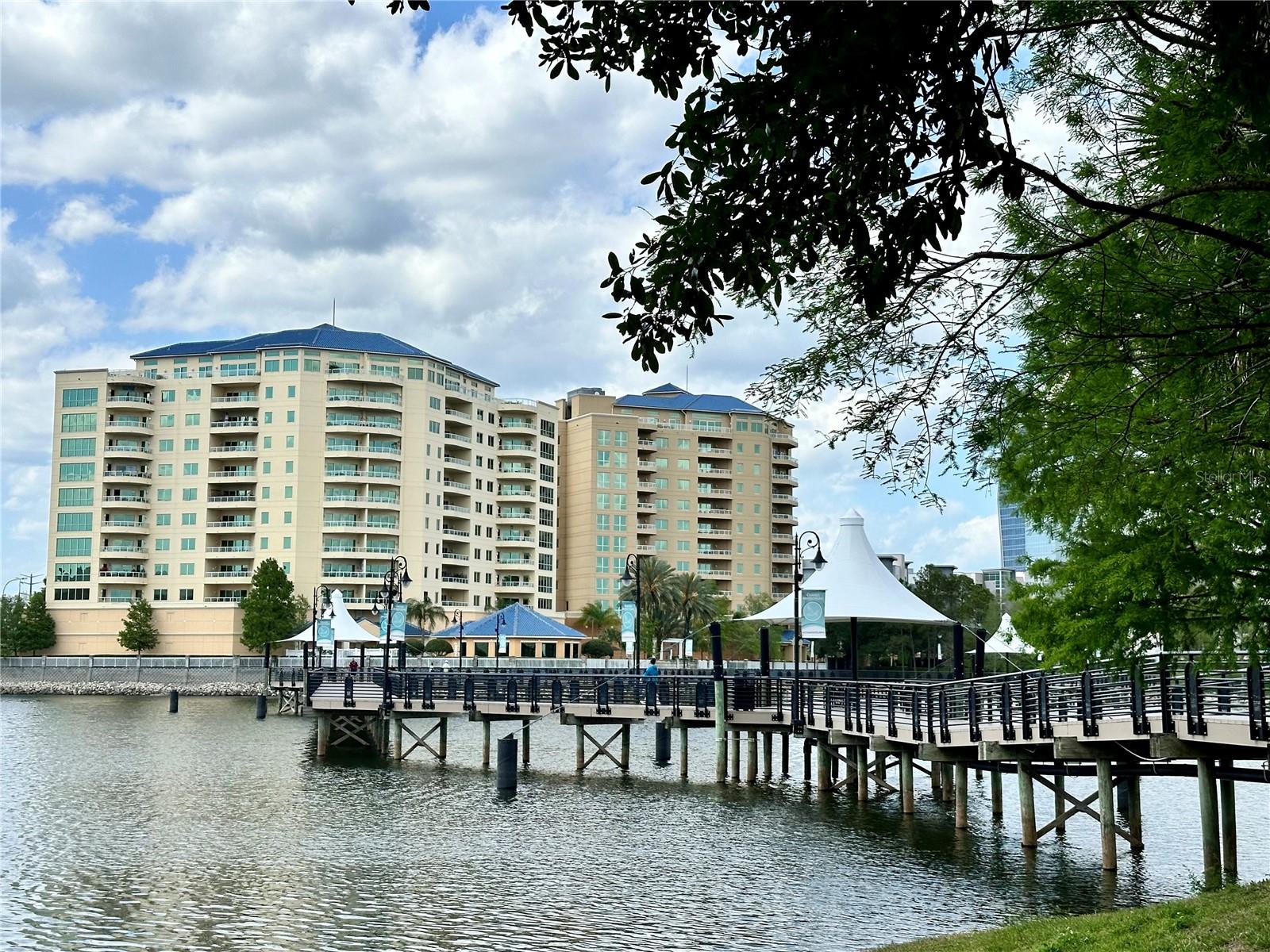 Image 16 of 19 For 121 Oyster Bay Circle 300