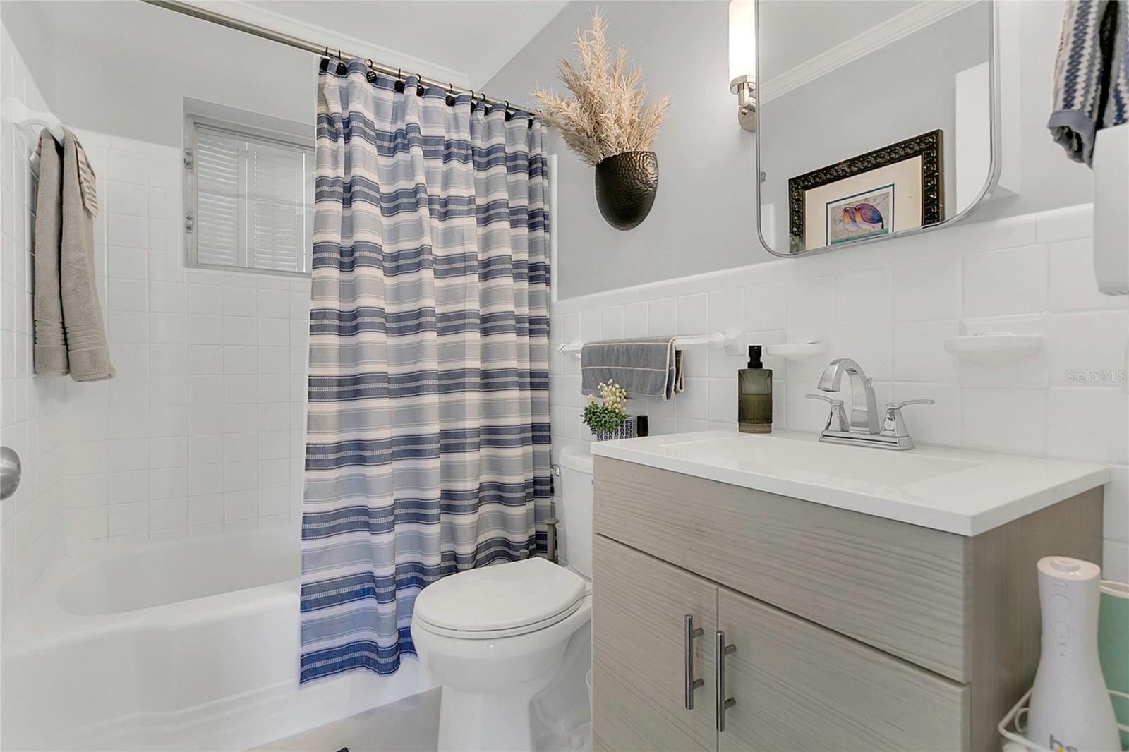 Image 17 of 33 For 936 Baker Street