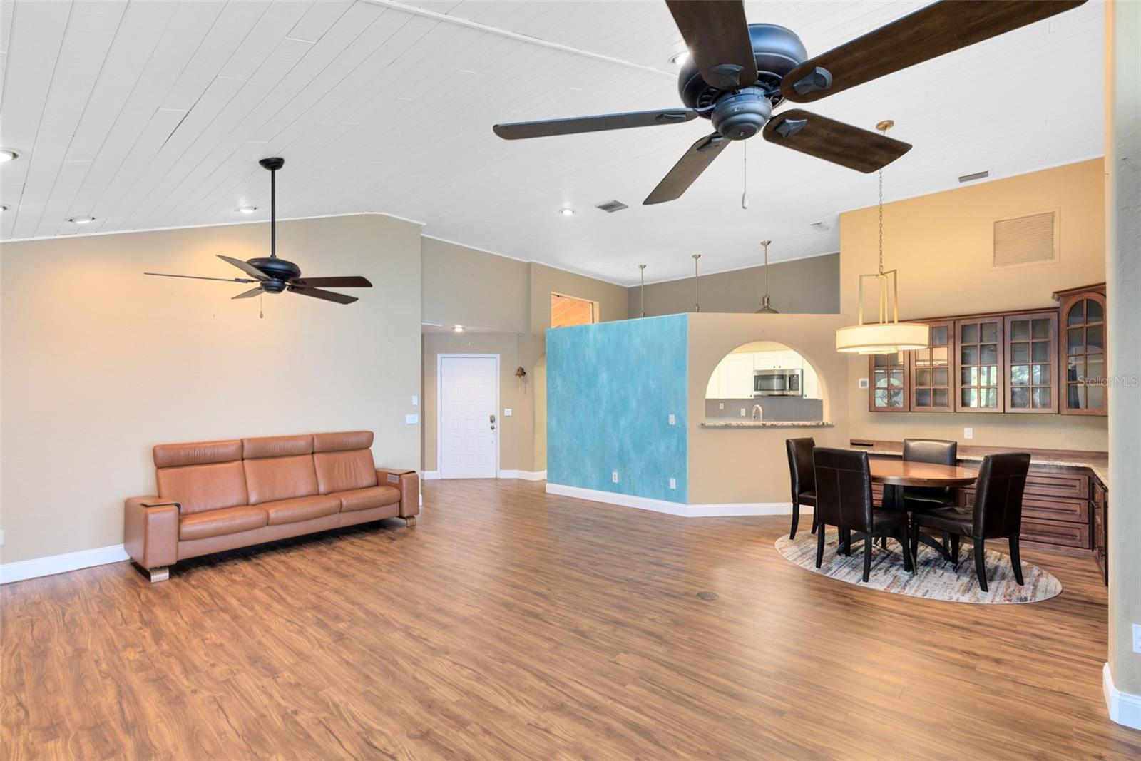 Image 13 of 29 For 2945 Lake Pineloch Boulevard 18-26
